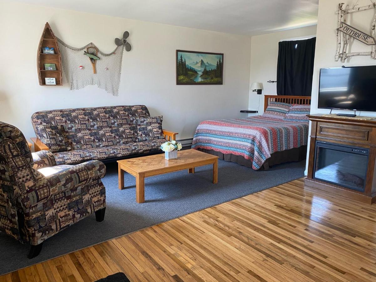 Pelican Motel Pelican Rapids Bagian luar foto