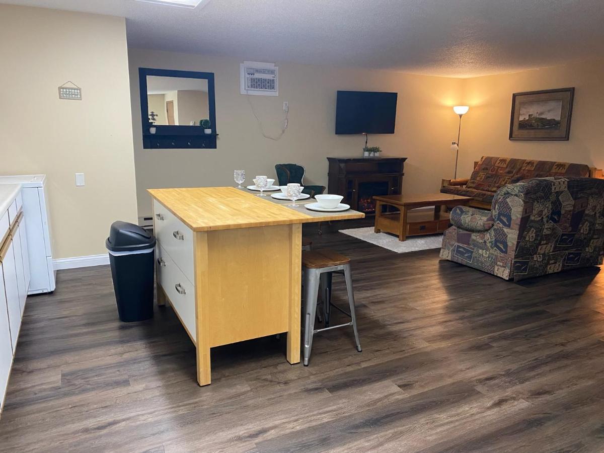 Pelican Motel Pelican Rapids Bagian luar foto