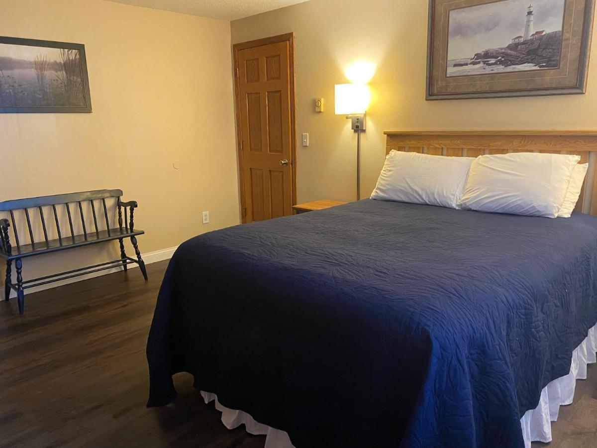 Pelican Motel Pelican Rapids Bagian luar foto