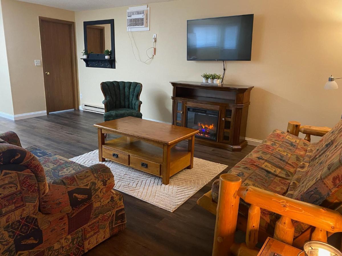 Pelican Motel Pelican Rapids Bagian luar foto