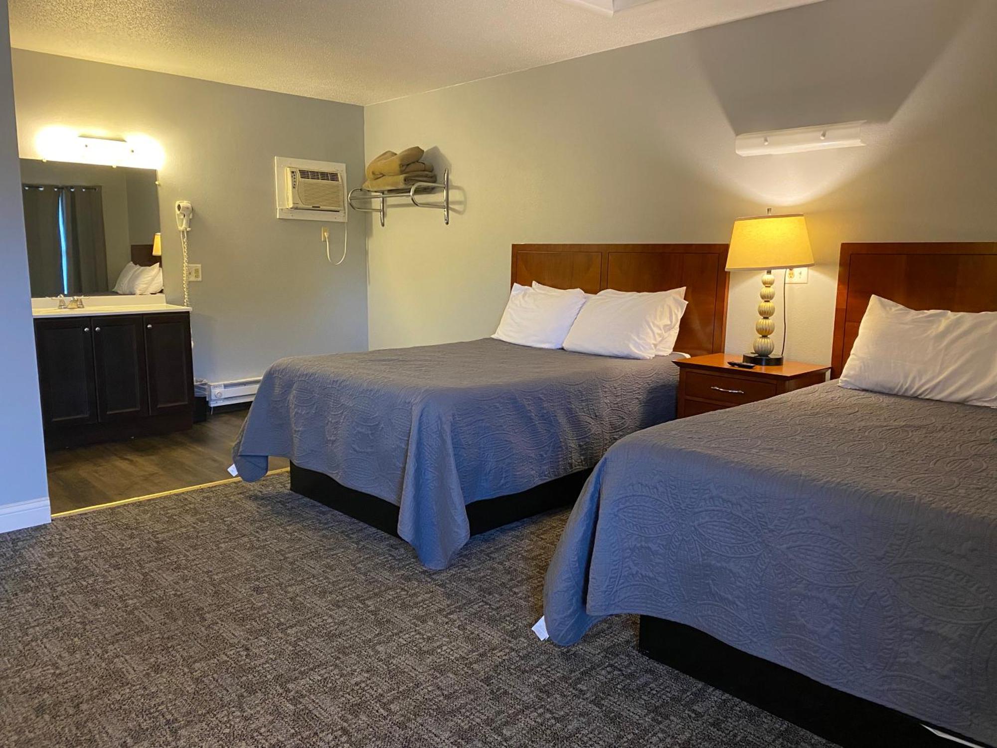 Pelican Motel Pelican Rapids Bagian luar foto