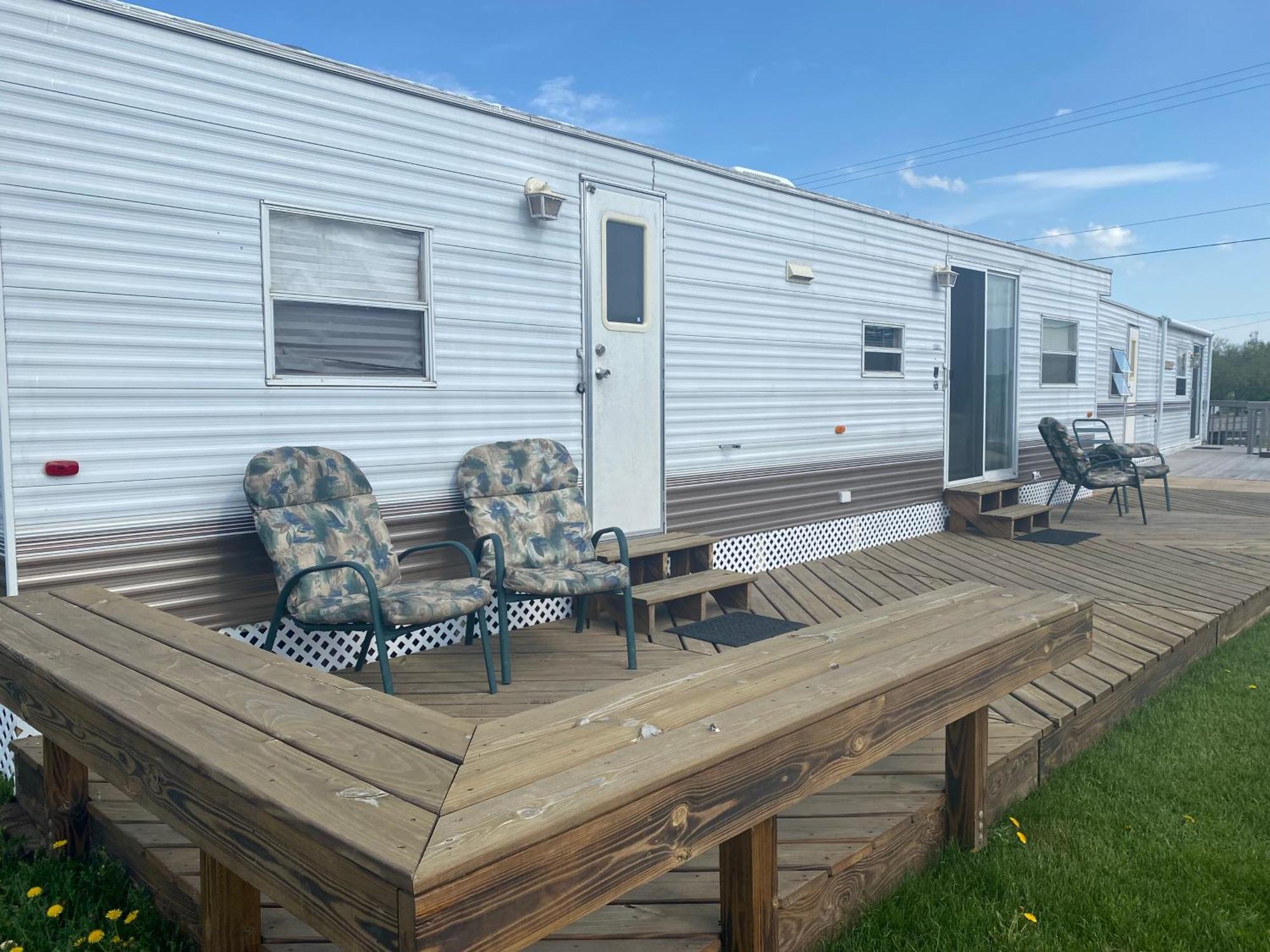 Pelican Motel Pelican Rapids Bagian luar foto