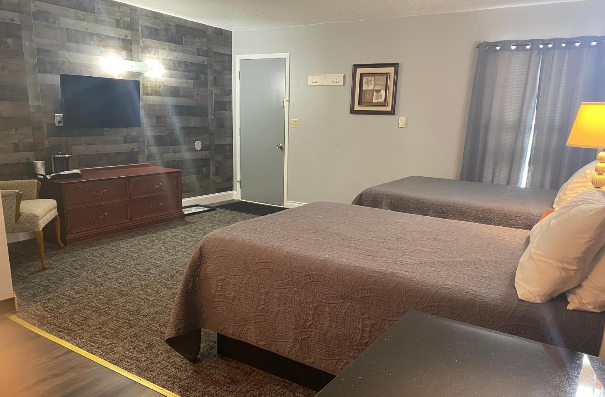 Pelican Motel Pelican Rapids Bagian luar foto